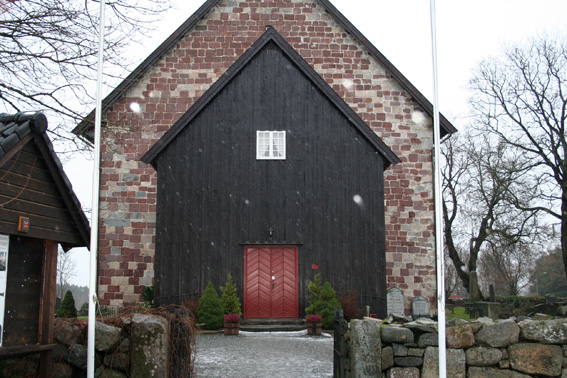 Fil:Rygge kirke Hovedinngang.jpg