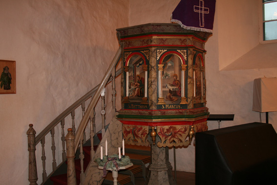 Fil:Rygge kirke Prekestolen 1.jpg