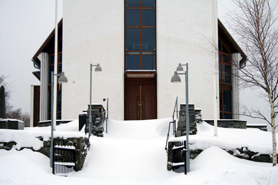 Fil:Såner kirke Hovedinngang.jpg