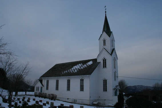 Fil:Sæbø kyrkje Fasade 2.jpg