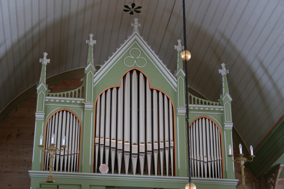 Fil:Sæbø kyrkje Orgel 2.jpg