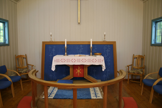 Fil:Sævareid kapell Alterparti.jpg