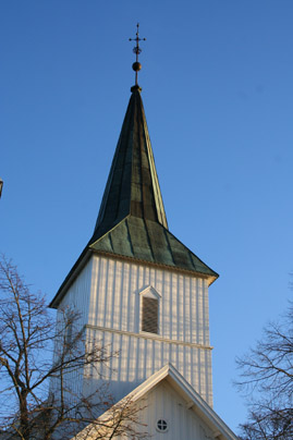 Fil:Søndre høland kirke Tårn.jpg