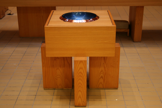 Fil:Søreide kirke Døpefont 1.jpg