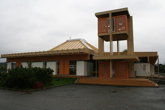 Fil:Søreide kirke Fasade 1.jpg