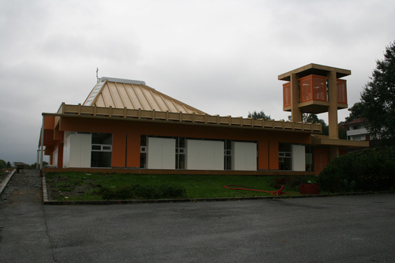 Fil:Søreide kirke Fasade 4.jpg