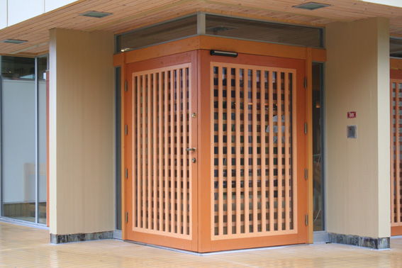 Fil:Søreide kirke Hovedinngang.jpg