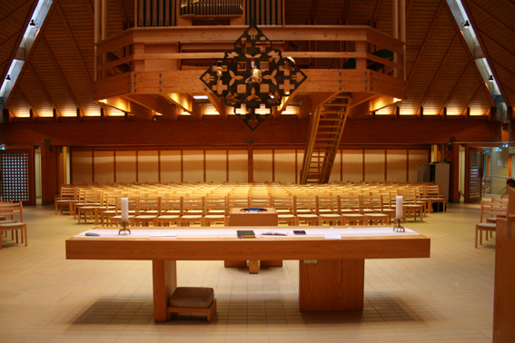 Fil:Søreide kirke Kirkerom bakre.jpg