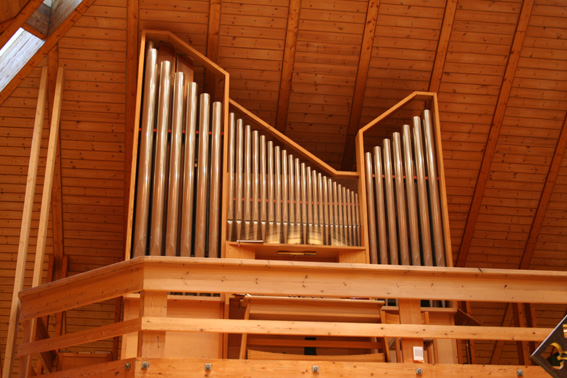 Fil:Søreide kirke Orgel 2.jpg