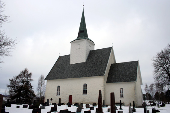 Fil:Sørum kirke, Sørum Fasade 2.jpg