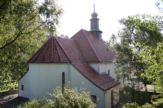 Fil:Salhus kirke Fasade 4.jpg