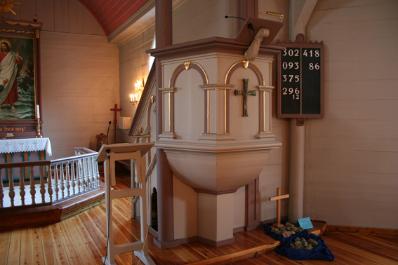 Fil:Samnanger kyrkje Prekestol 2.jpg