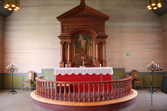 Fil:Sandnes kyrkje, Masfjorden Alterparti.jpg