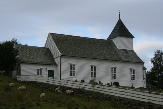Fil:Sandnes kyrkje, Masfjorden Fasade 1.jpg