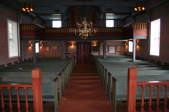 Fil:Sandnes kyrkje, Masfjorden Kirkerom bakre.jpg