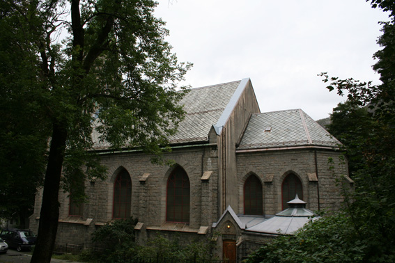 Fil:Sandvikskirken Fasade 5.jpg