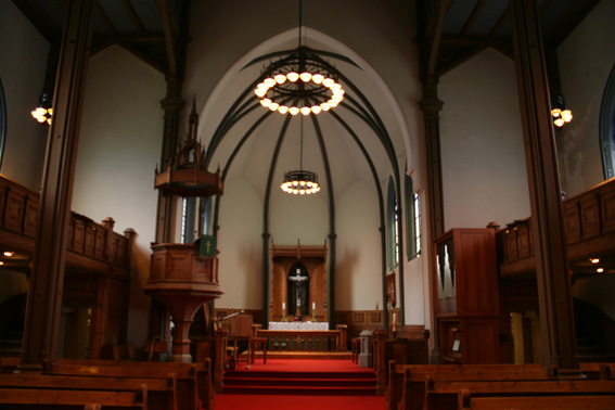 Fil:Sandvikskirken Koråpning.jpg