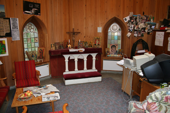 Fil:Sandvikskirken Sakristi dåp.jpg