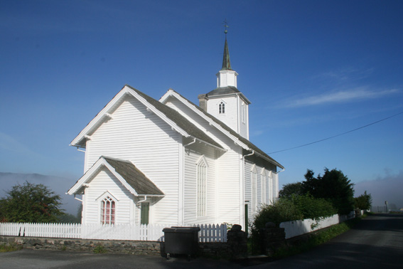 Fil:Seim kyrkje Fasade 1.jpg