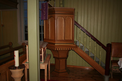 Fil:Setskog kirke Prekestolen 1.jpg