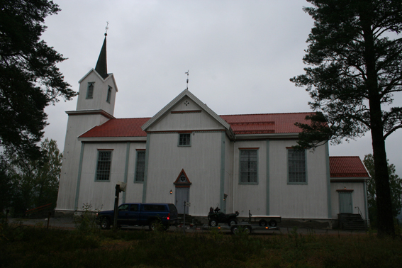 Fil:Sigdal kirke fasade 2.jpg