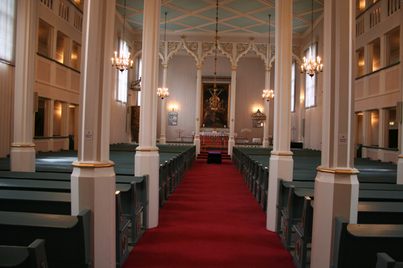 Fil:Sigdal kirke kirkerommet fremre.jpg