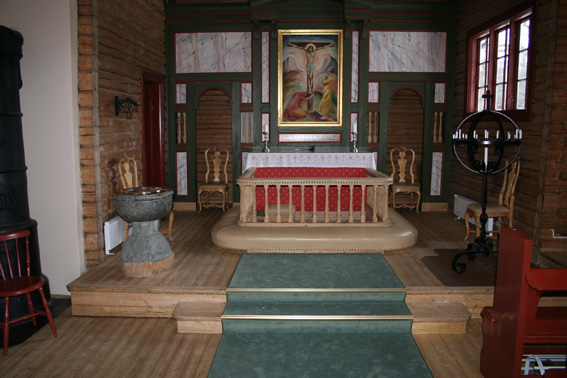 Fil:Siggerud kirke Koret med alterparti.jpg