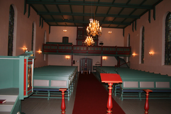 Fil:Sjåstad kirke Kirkerommet bakre.jpg