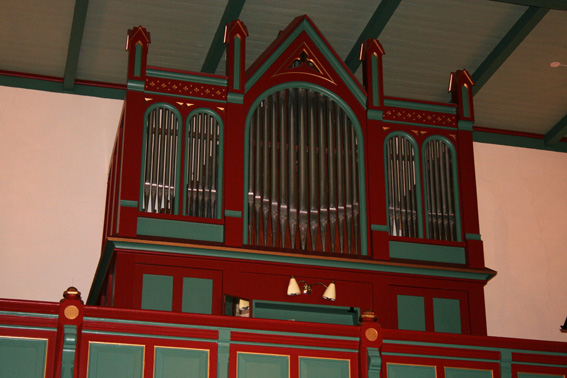 Fil:Sjåstad kirke Orgelet 1.jpg