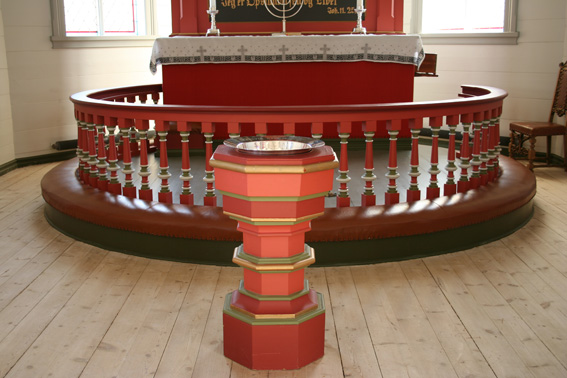 Fil:Skånevik kyrkje Døpefont 1.jpg