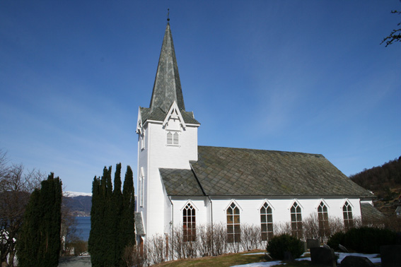 Fil:Skånevik kyrkje Fasade 2.jpg