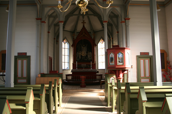 Fil:Skånevik kyrkje Koråpning.jpg