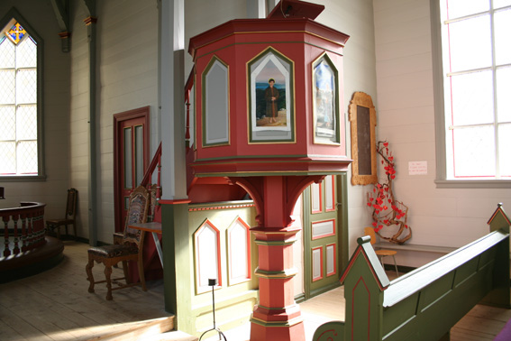 Fil:Skånevik kyrkje Prekestol 1.jpg