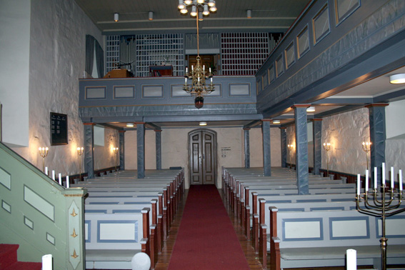 Fil:Ski kirke Kirkerommet sett fra kor.jpg