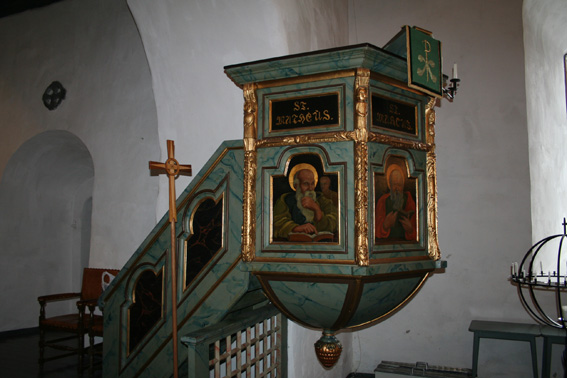 Fil:Skiptvet kirke Prekestol 2.jpg