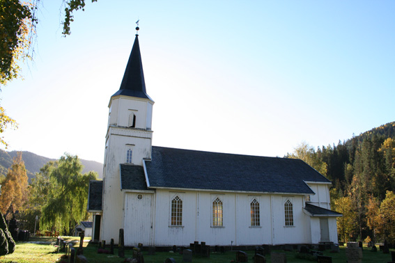 Fil:Skjønne kirke Fasade 2.jpg