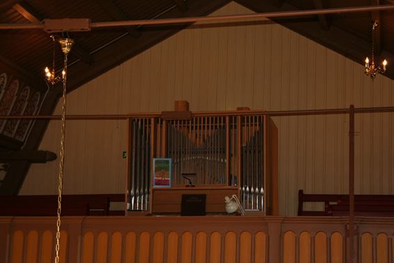 Fil:Skjønne kirke Orgelet 2.jpg