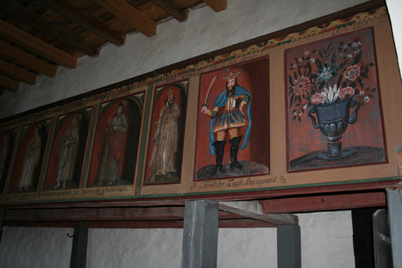 Fil:Skoger gamle kirke Gallerirekkverk1.jpg