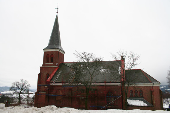 Fil:Skoger kirke Fasade2.jpg