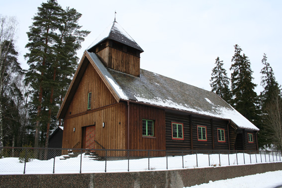 Fil:Skoklefall kirke Fasade 1.jpg