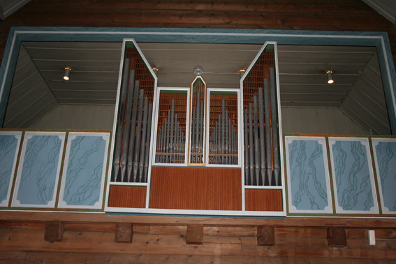 Fil:Skoklefall kirke Orgel 2.jpg