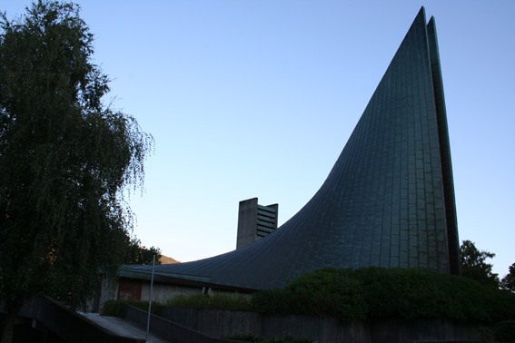 Fil:Slettebakken kirke Fasade 3.jpg