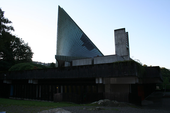 Fil:Slettebakken kirke Fasade 6.jpg