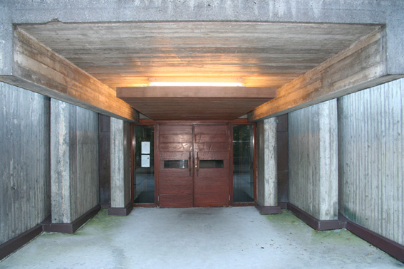 Fil:Slettebakken kirke Hovedinngang.jpg