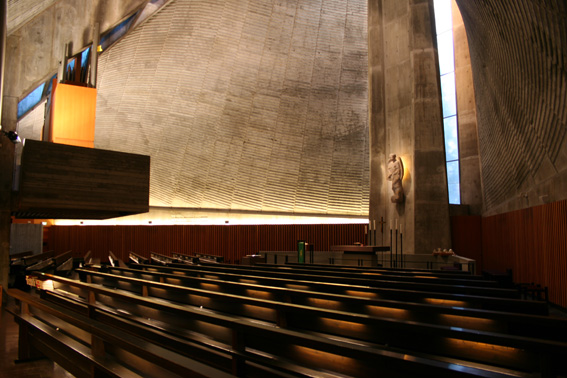 Fil:Slettebakken kirke Kirkerom.jpg