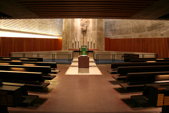 Fil:Slettebakken kirke Kirkerom fremre.jpg