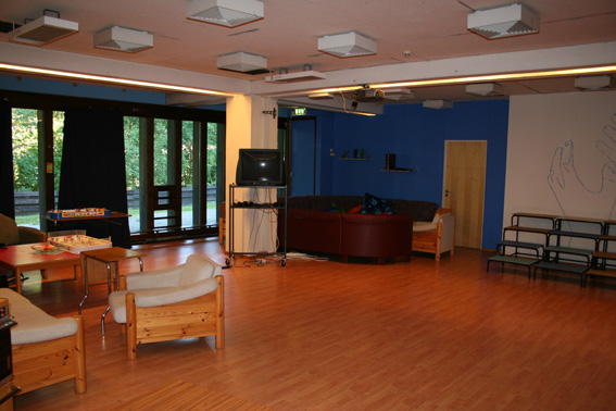 Fil:Slettebakken kirke Ungdomsrom.jpg