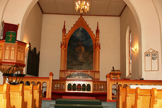 Fil:Snarum kirke Koret.jpg