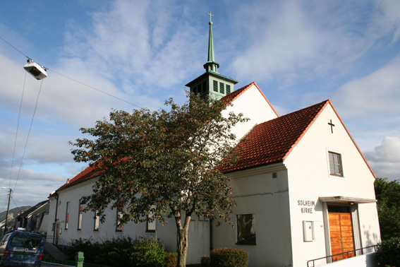 Fil:Solheim kirke Fasade 2.jpg