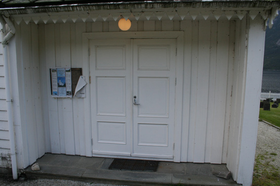 Fil:Solheim kirke Hovedinngang.jpg